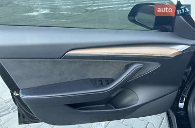 Седан Tesla Model 3 2022 в 