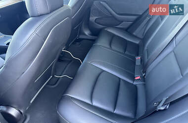 Седан Tesla Model 3 2022 в 