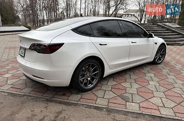 Седан Tesla Model 3 2021 в 