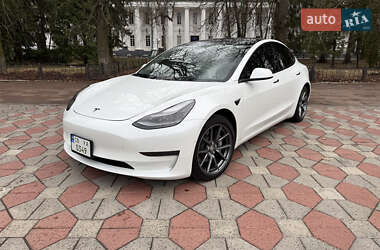Седан Tesla Model 3 2021 в 