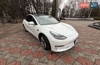 Седан Tesla Model 3 2021 в 