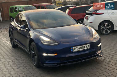 Седан Tesla Model 3 2018 в Луцке