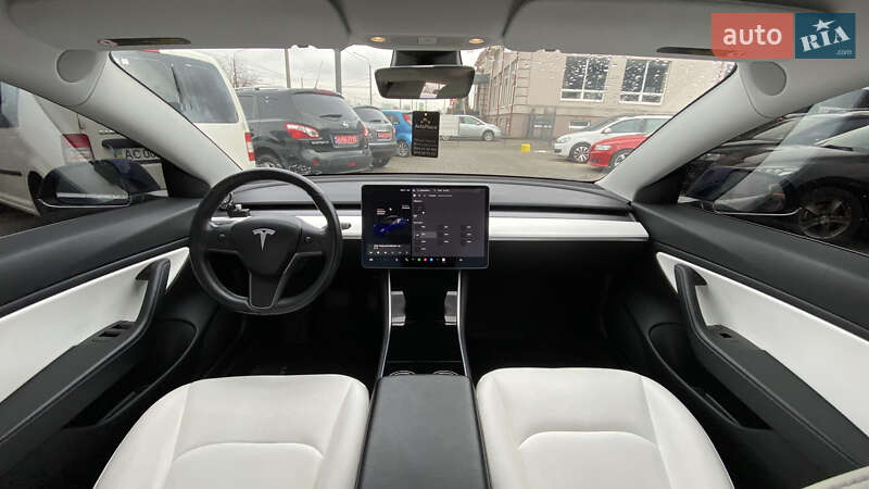 Седан Tesla Model 3 2018 в Луцке
