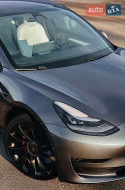 Седан Tesla Model 3 2019 в Чернівцях