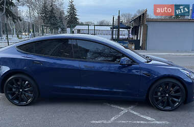 Седан Tesla Model 3 2022 в 