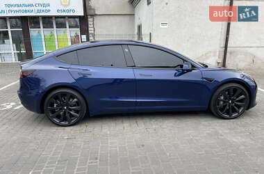 Седан Tesla Model 3 2022 в 