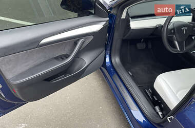 Седан Tesla Model 3 2022 в 