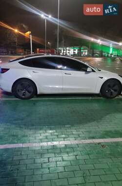 Седан Tesla Model 3 2022 в 