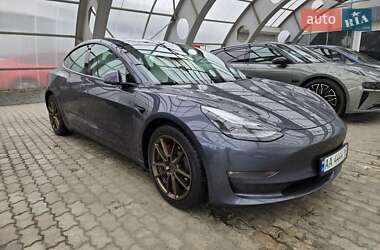 Седан Tesla Model 3 2021 в 