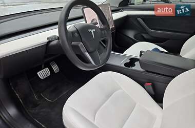 Седан Tesla Model 3 2021 в 
