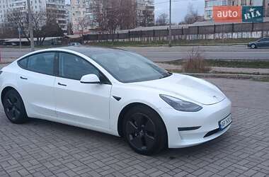 Седан Tesla Model 3 2023 в 
