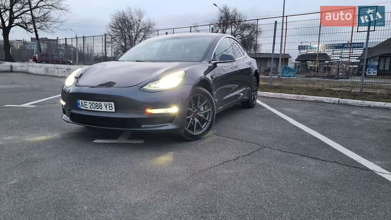 Седан Tesla Model 3 2019 в Дніпрі