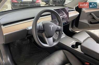 Седан Tesla Model 3 2022 в 