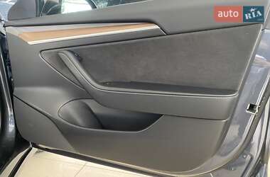 Седан Tesla Model 3 2022 в 