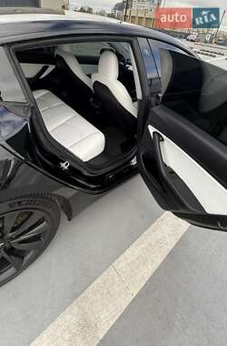 Седан Tesla Model 3 2019 в Києві