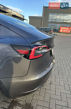 Седан Tesla Model 3 2021 в 