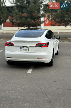Седан Tesla Model 3 2021 в 
