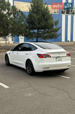 Седан Tesla Model 3 2021 в 