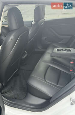 Седан Tesla Model 3 2021 в 