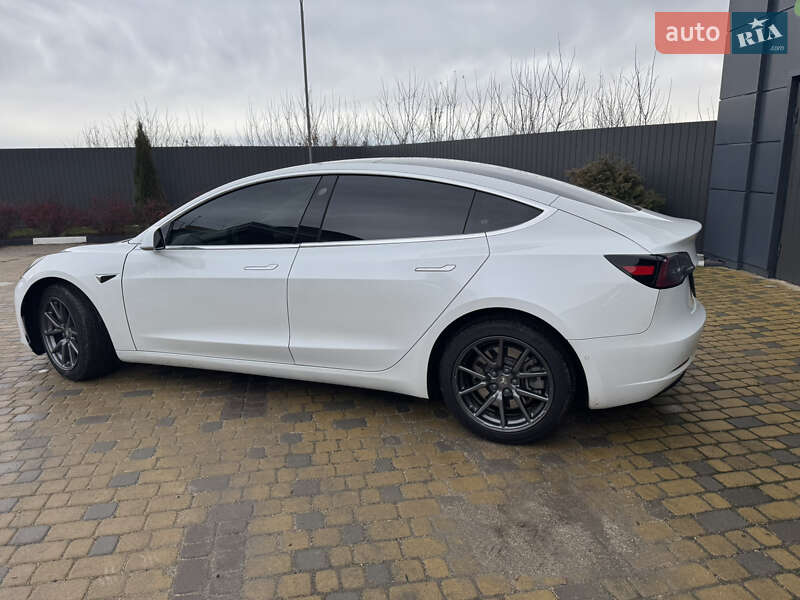 Седан Tesla Model 3 2019 в Тернополі