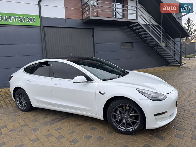 Седан Tesla Model 3 2019 в Тернополі
