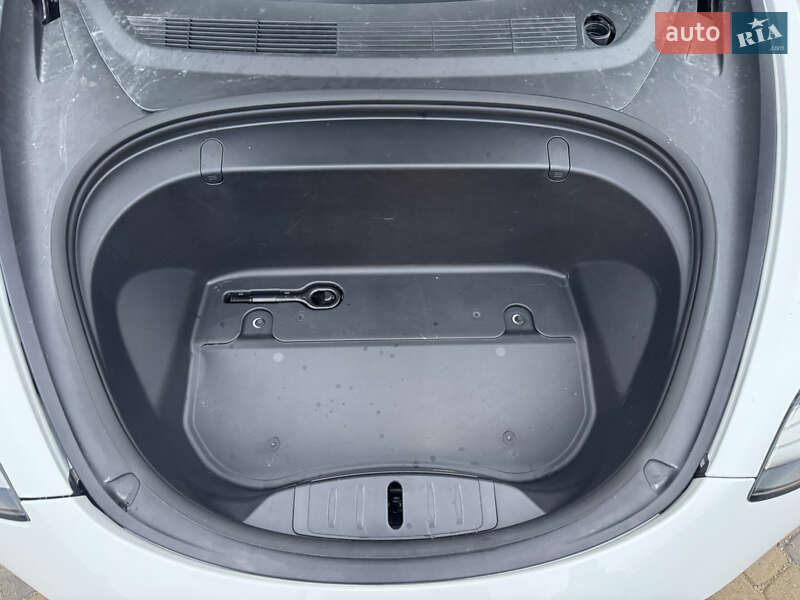 Седан Tesla Model 3 2019 в Тернополі