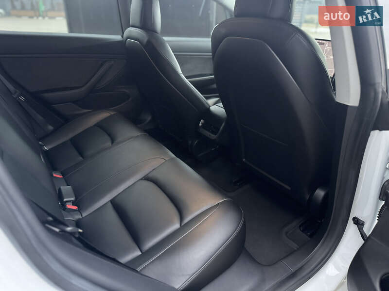 Седан Tesla Model 3 2019 в Тернополі
