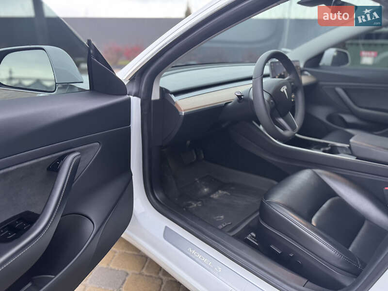 Седан Tesla Model 3 2019 в Тернополі
