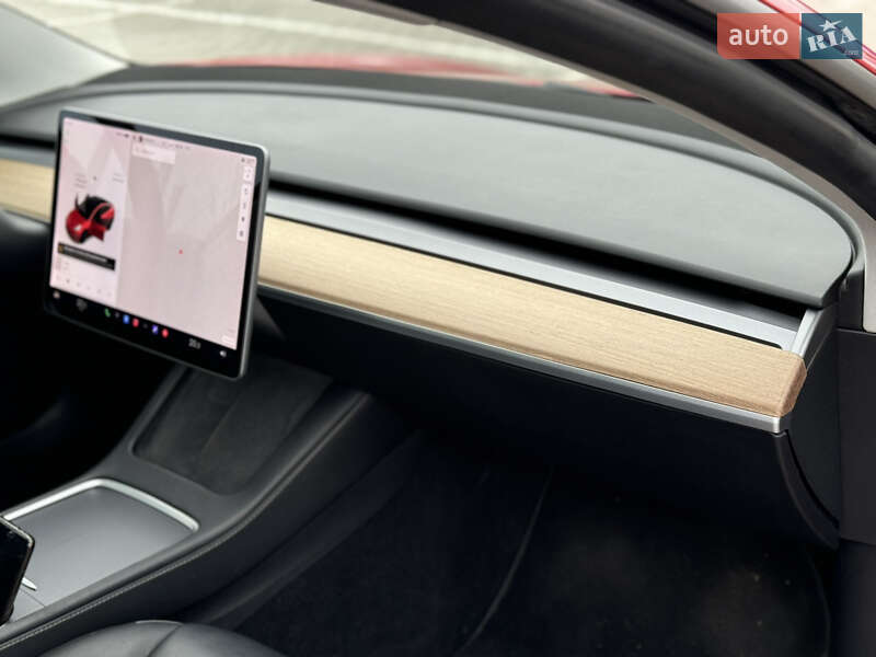 Седан Tesla Model 3 2020 в Коломые