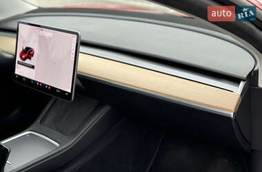 Седан Tesla Model 3 2020 в 