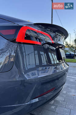 Седан Tesla Model 3 2022 в Тернополе