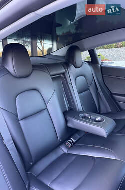 Седан Tesla Model 3 2022 в Тернополе