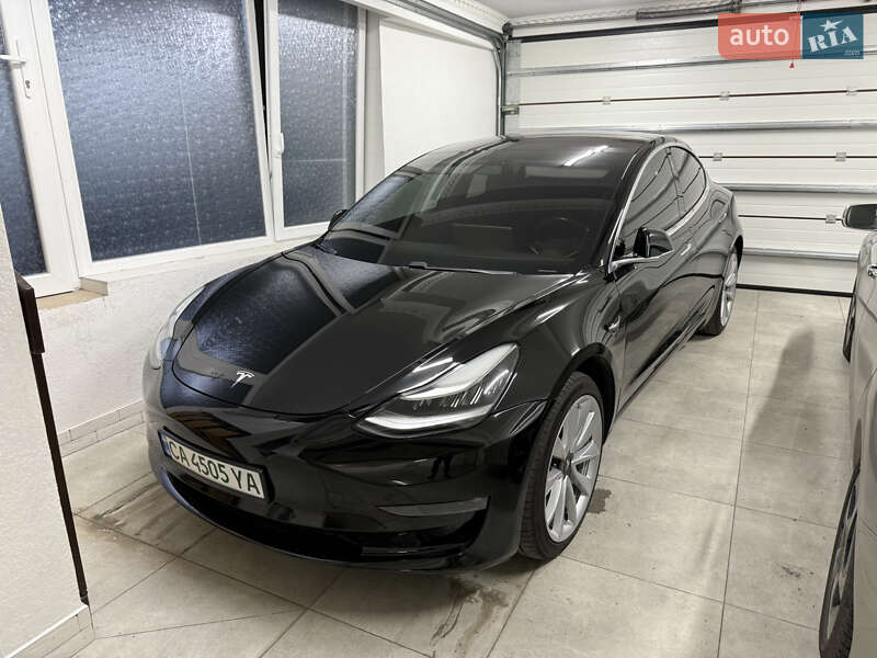 Седан Tesla Model 3 2018 в Умани