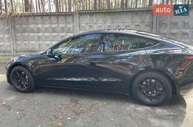 Седан Tesla Model 3 2021 в 