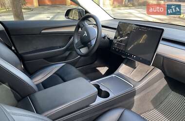 Седан Tesla Model 3 2021 в 
