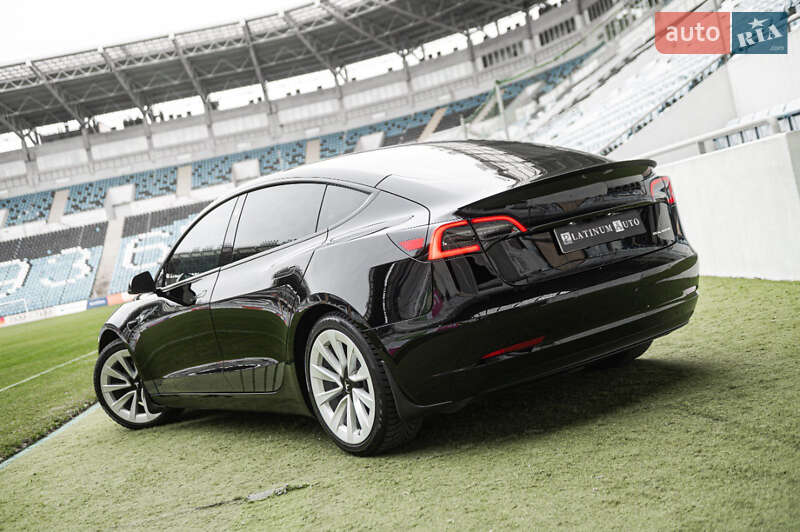 Седан Tesla Model 3 2022 в Одессе