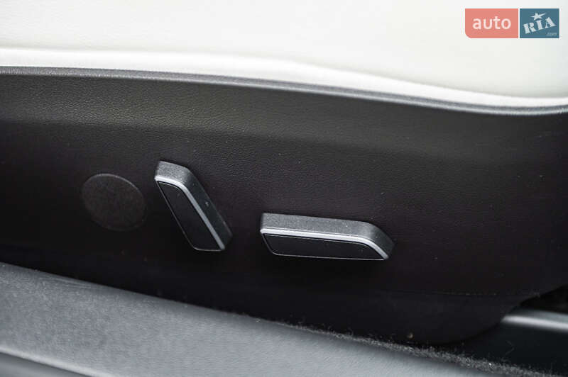 Седан Tesla Model 3 2022 в Одессе