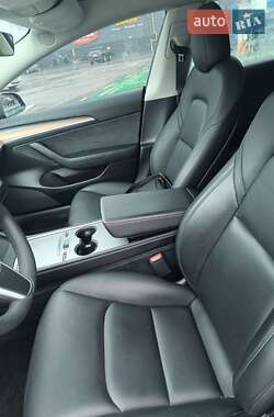 Седан Tesla Model 3 2022 в 
