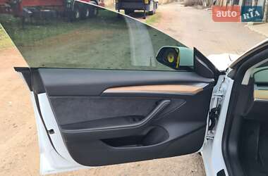Седан Tesla Model 3 2022 в 