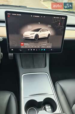 Седан Tesla Model 3 2022 в 