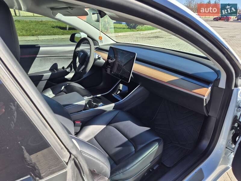 Седан Tesla Model 3 2020 в Мукачевому фото 31 Седан Tesla Model 3 2020 в Мукачевому