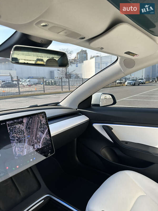 Седан Tesla Model 3 2021 в Киеве