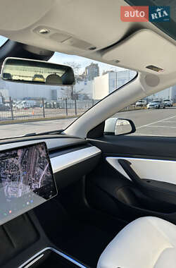 Седан Tesla Model 3 2021 в 