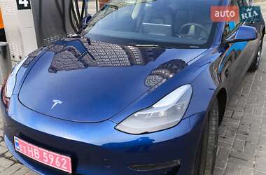 Седан Tesla Model 3 2023 в 