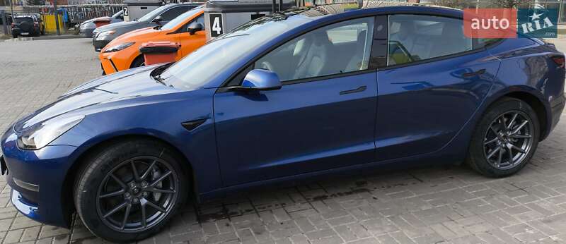 Седан Tesla Model 3 2023 в Харкові
