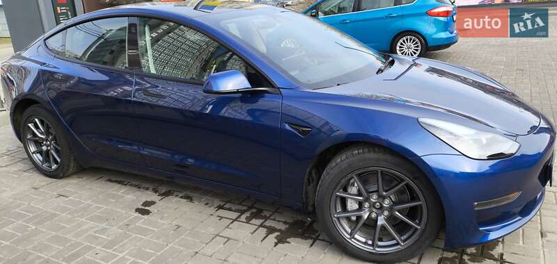 Седан Tesla Model 3 2023 в Харкові