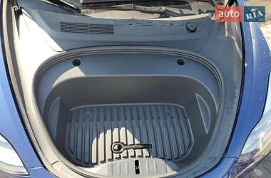 Седан Tesla Model 3 2023 в 