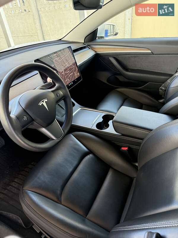 Седан Tesla Model 3 2021 в 