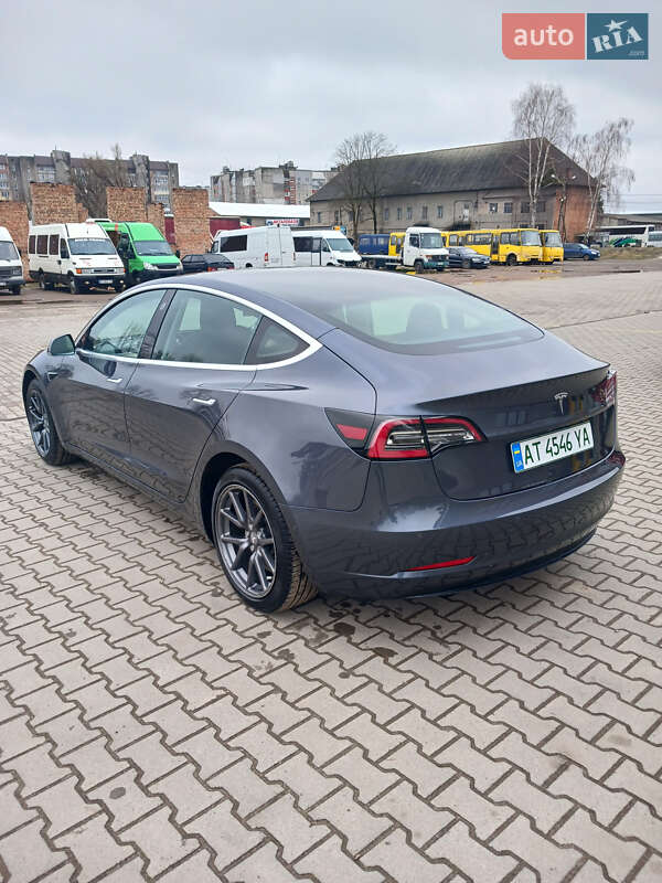 Седан Tesla Model 3 2019 в Коломые