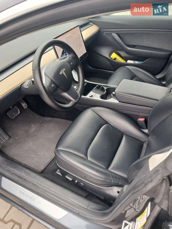 Седан Tesla Model 3 2019 в Коломые